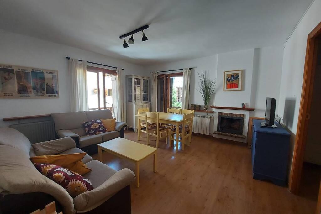 Casa Bihotz - Bonito Y Centrico Apartamento Con Garaje En Sallent Сальент-де-Гальего Экстерьер фото