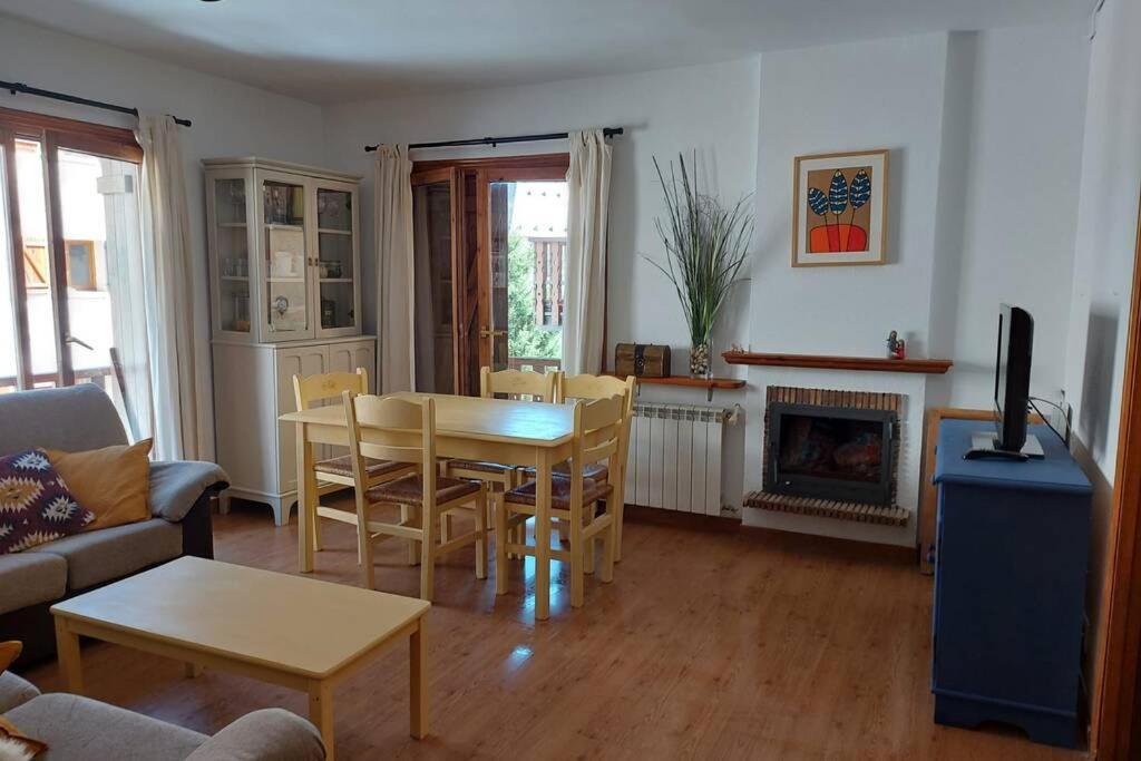 Casa Bihotz - Bonito Y Centrico Apartamento Con Garaje En Sallent Сальент-де-Гальего Экстерьер фото
