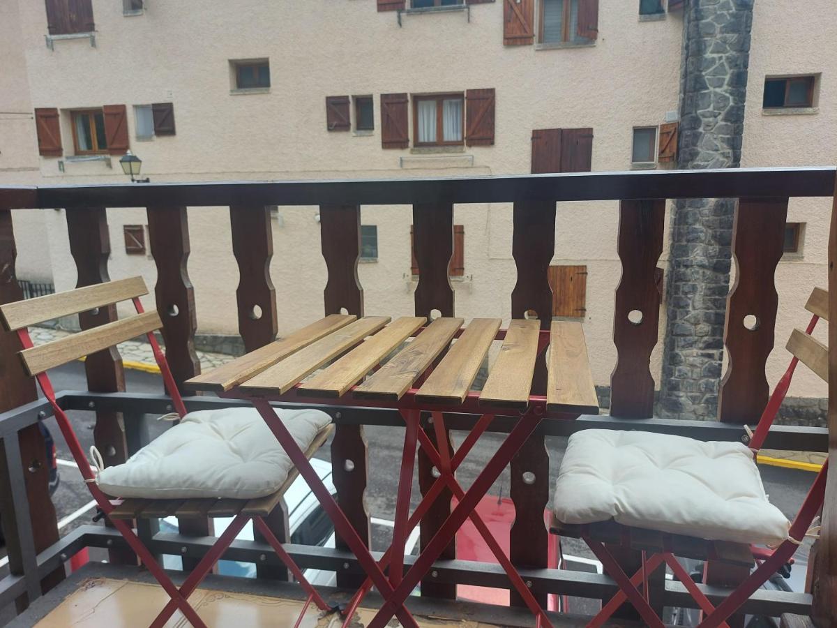 Casa Bihotz - Bonito Y Centrico Apartamento Con Garaje En Sallent Сальент-де-Гальего Экстерьер фото